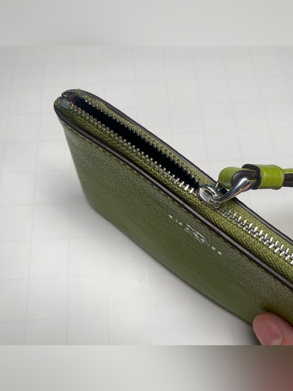 NWOT Coach Pebbled Leather Corner Zip Wristlet Wallet in Yellow Green - Picture 5 of 8